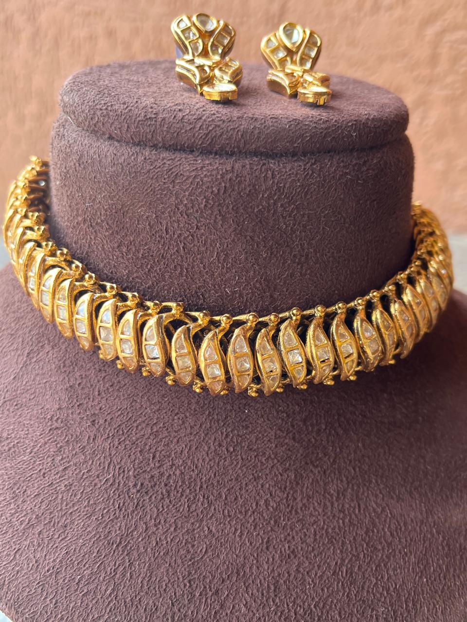Sutrala Choker Necklace Set VNN711