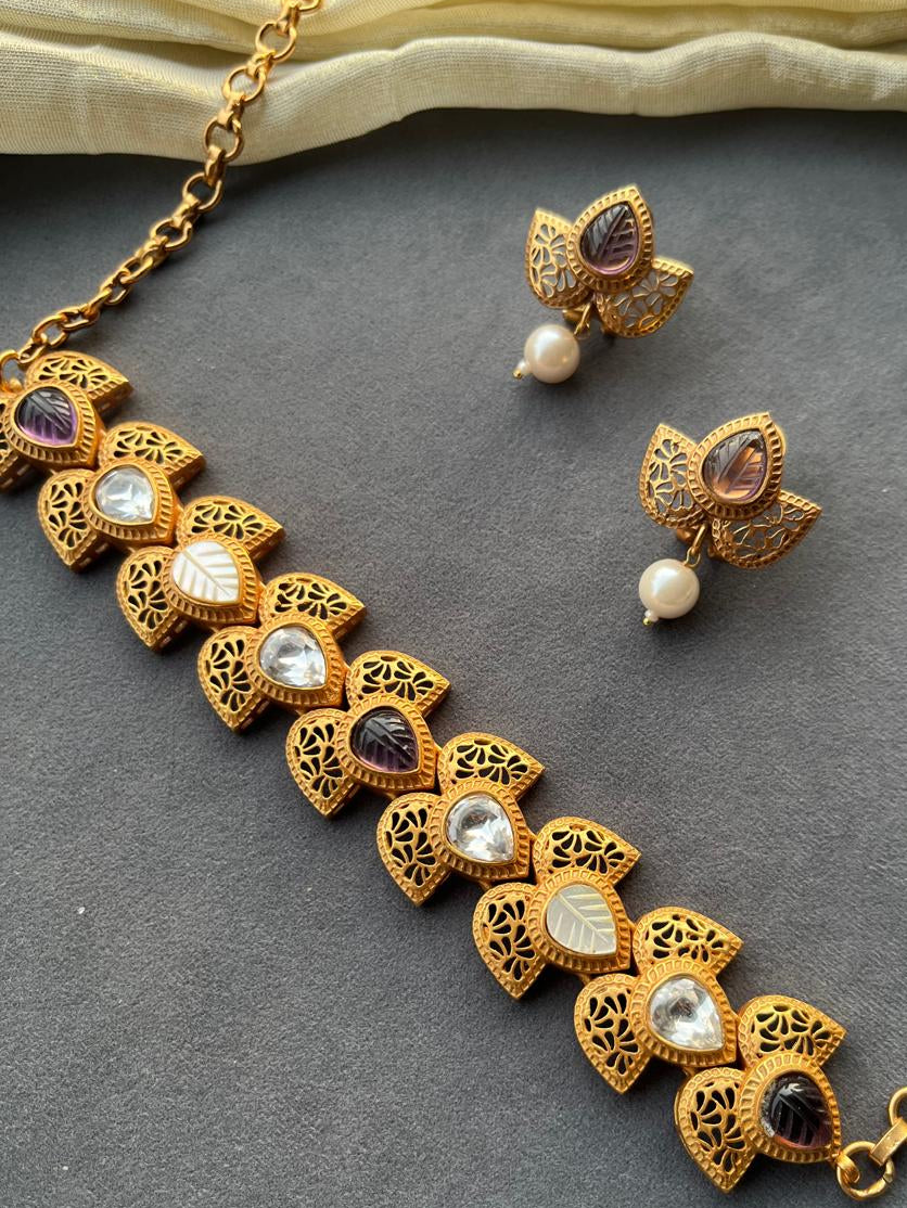 Leaf Carved Choker Set VNN714