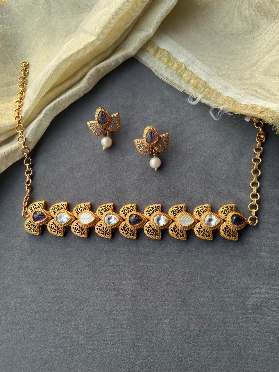 Leaf Carved Choker Set VNN714