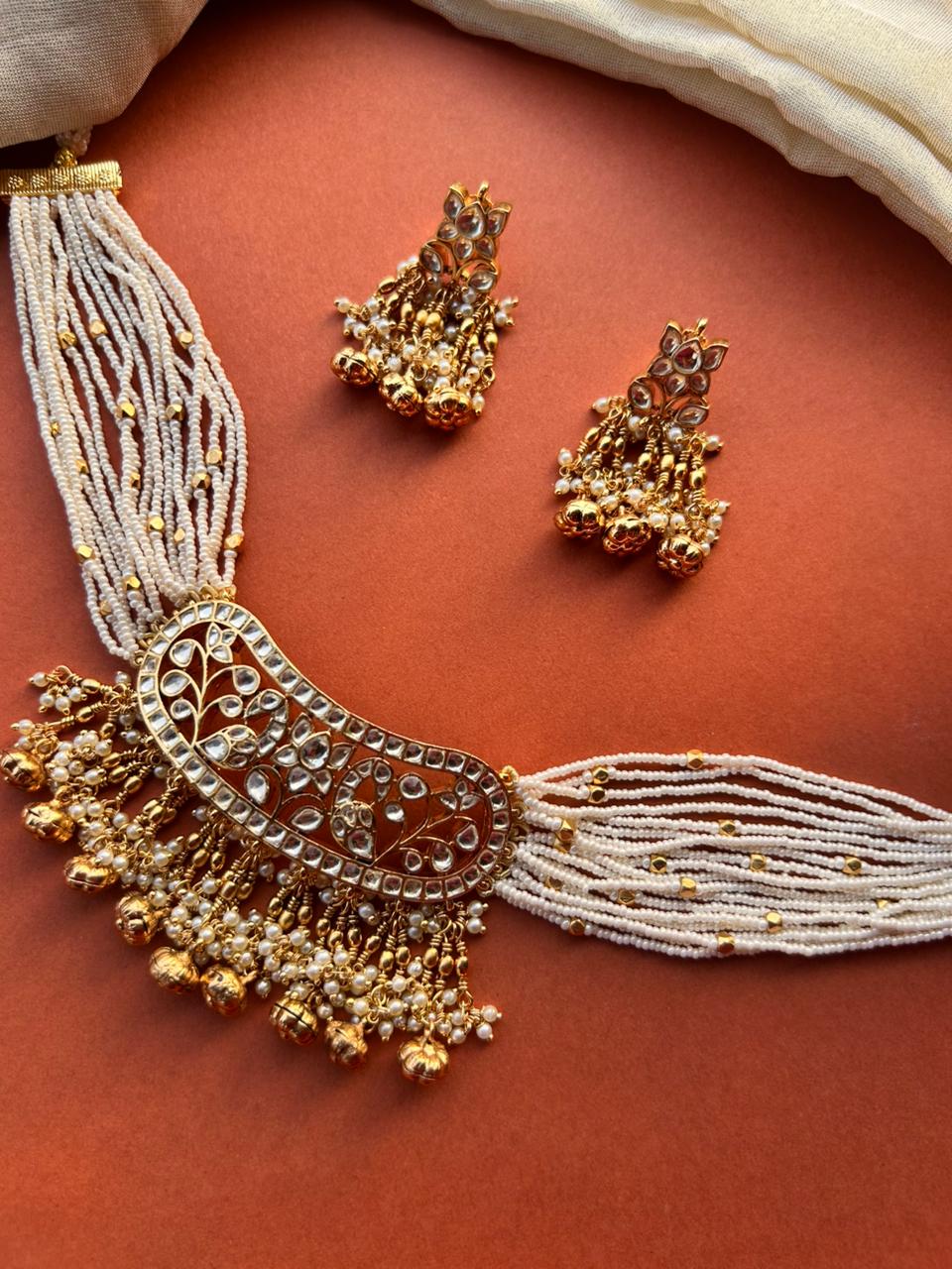 Jodha White Choker Set VNN729