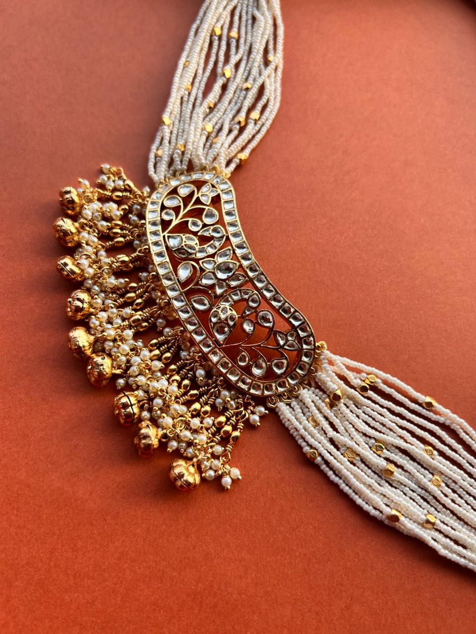 Jodha White Choker Set VNN729