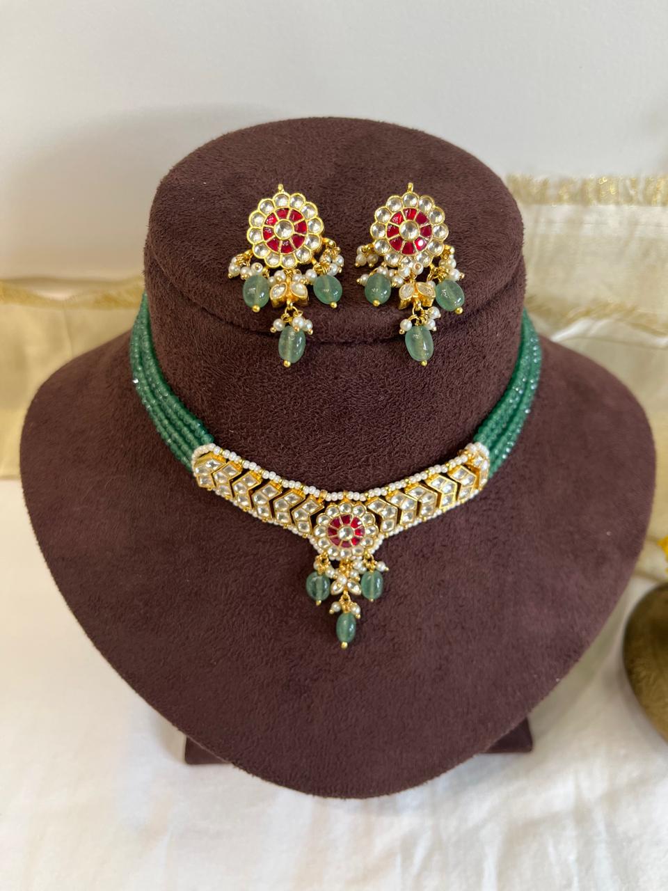 White Jadau Green Beads Choker Set VNN753