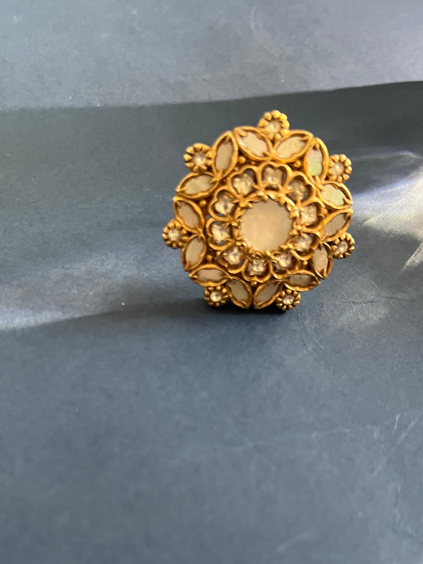 White MOP Ring VNR101