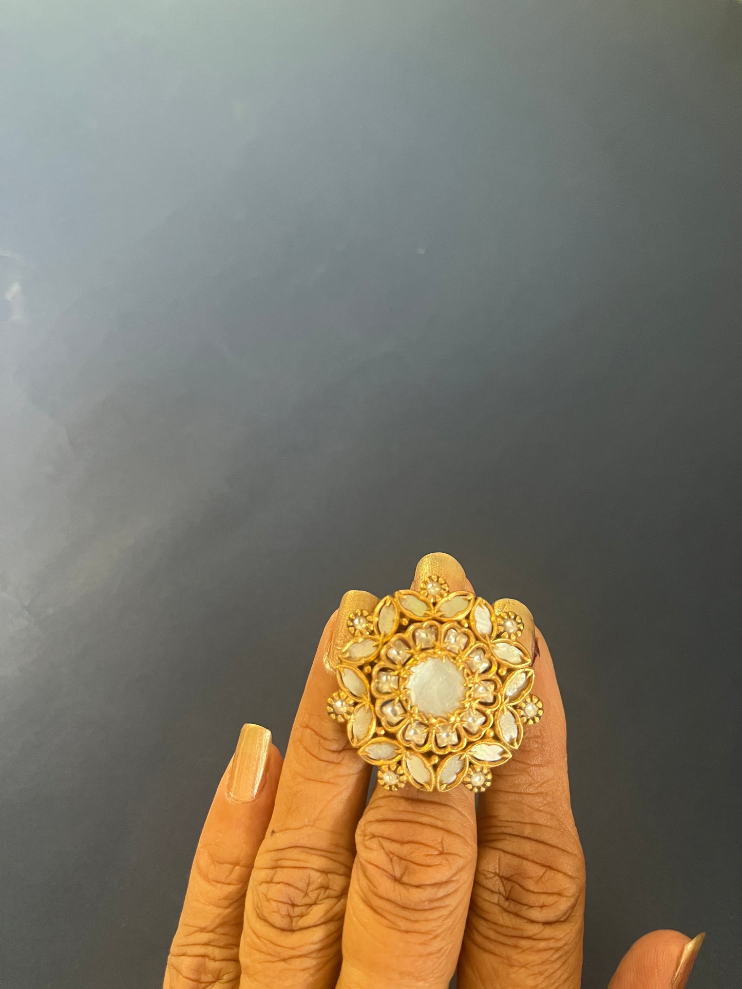 White MOP Ring VNR101
