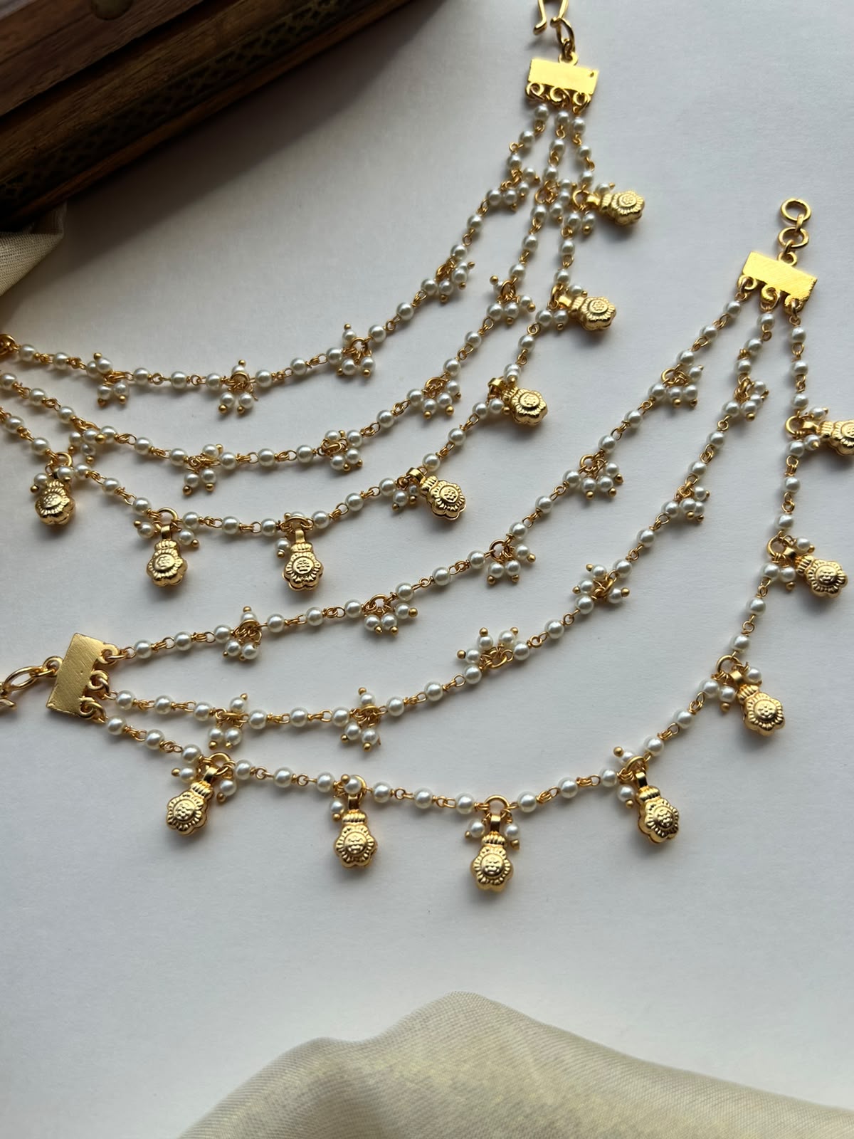 Gold Gughari Earchain VNEC008