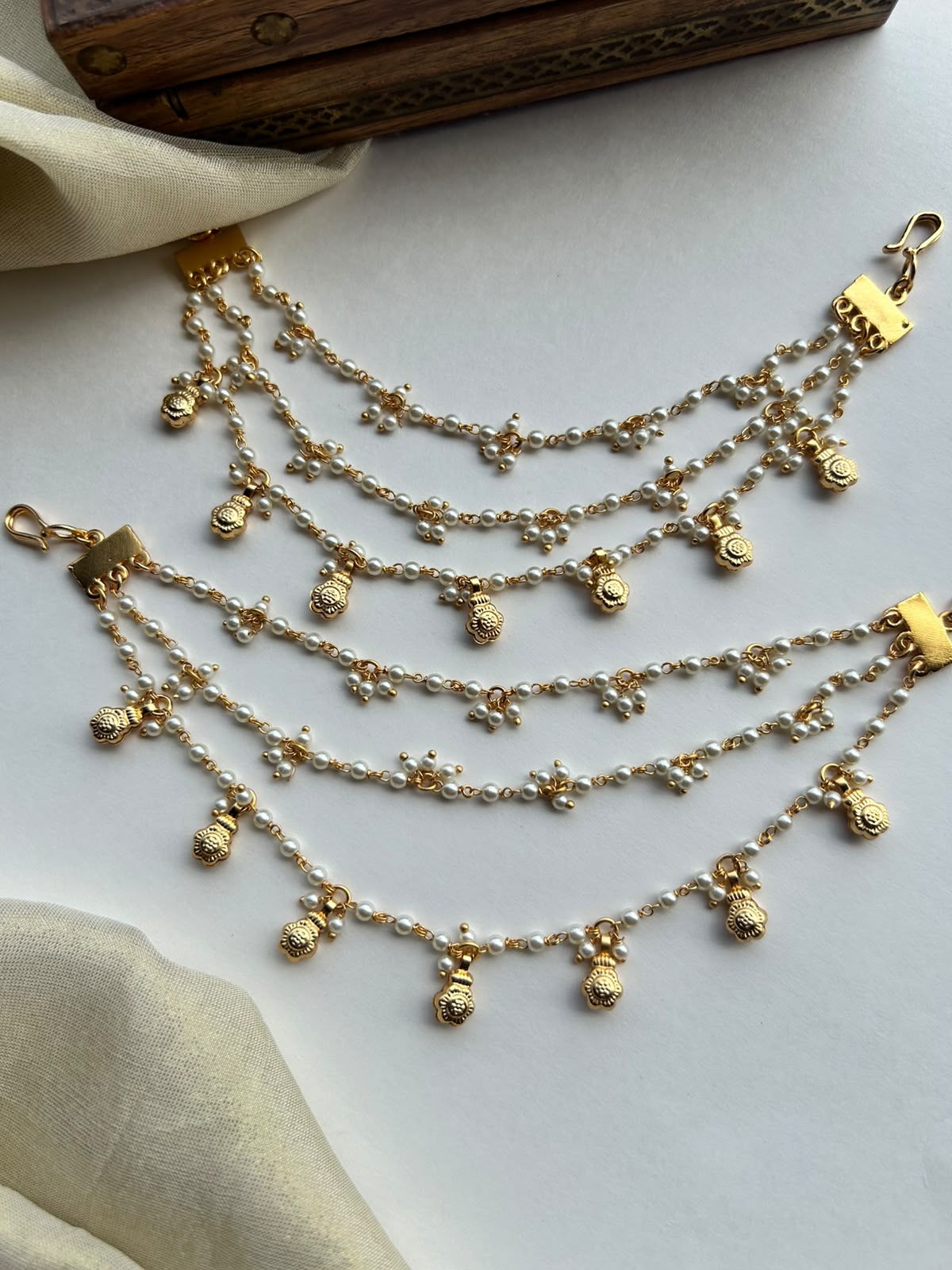 Gold Gughari Earchain VNEC008