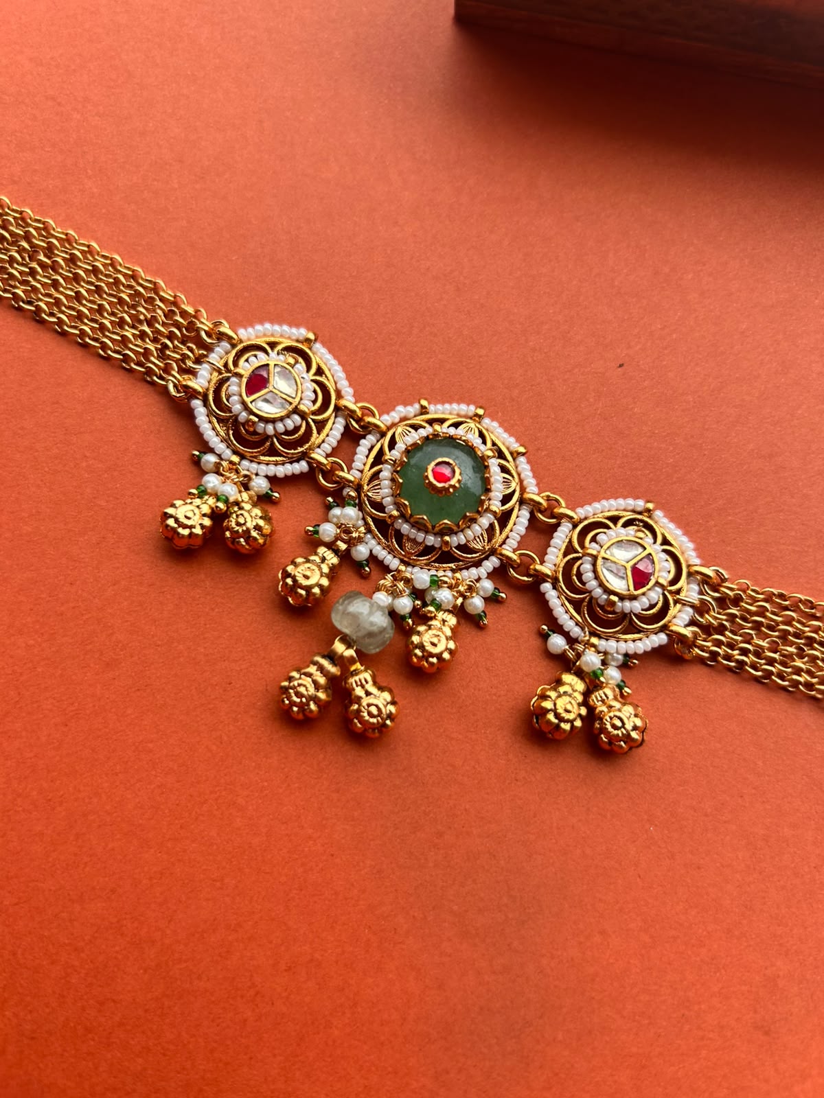 Emerald Green Stone Chain Chokar Set- VNN537
