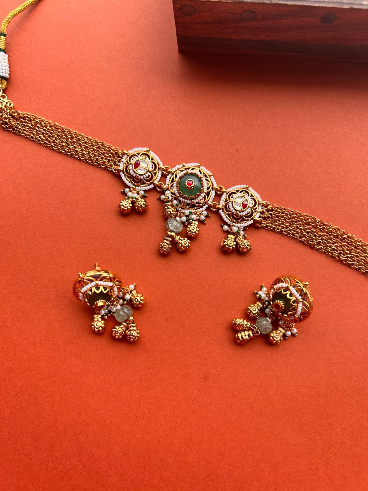 Emerald Green Stone Chain Chokar Set- VNN537
