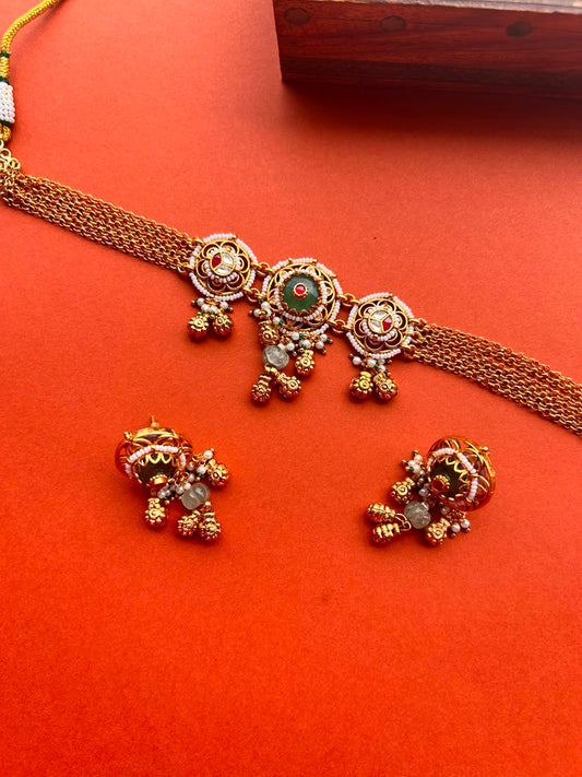Emerald Green Stone Chain Chokar Set- VNN537