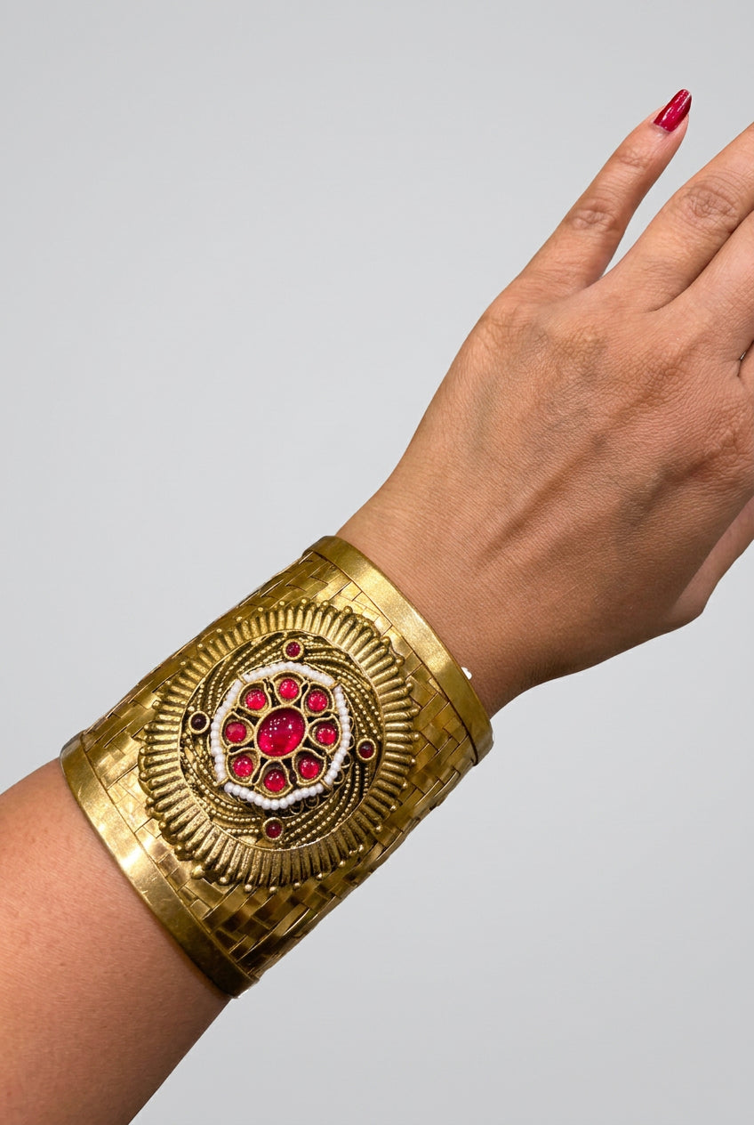 Red Stone Gold Handcuff- VNG030